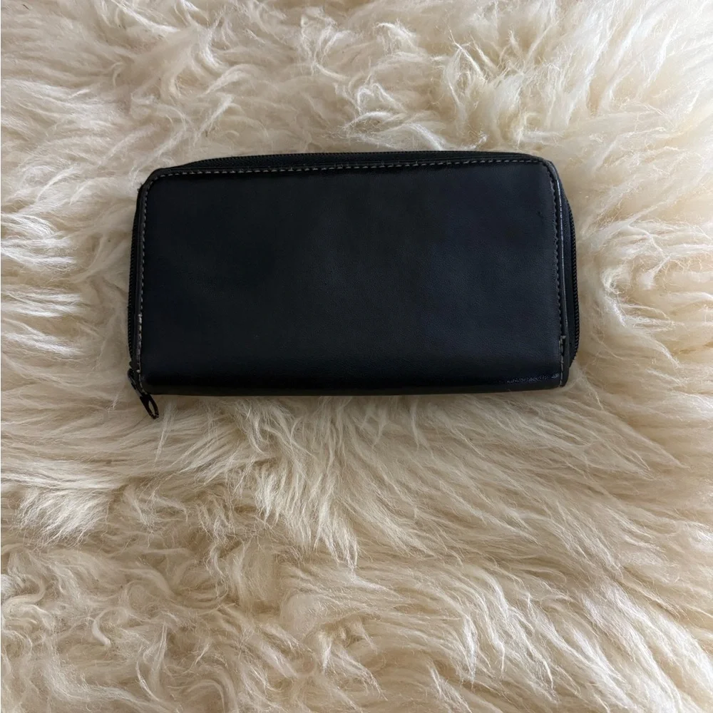 Soft Black Leather Zippered Wallet